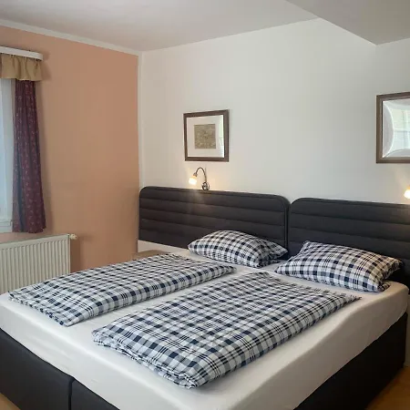 Zum Weissen Ross Hotel